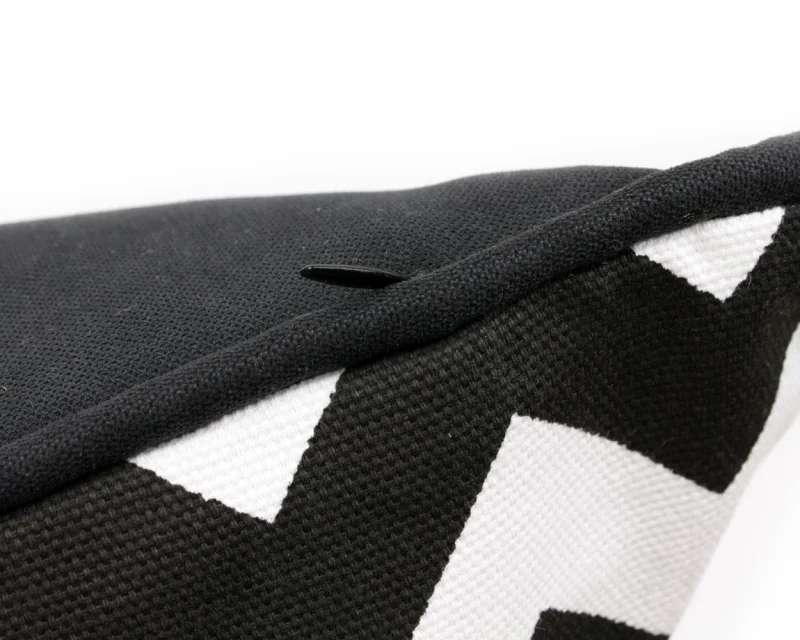 62 Zig Zag Black White (3).JPG