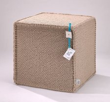Sitzpouf in Handarbeit gestrickt Cube Beige