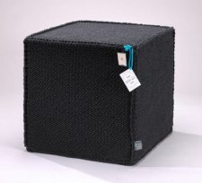 Sitzpouf in Handarbeit gestrickt Cube graphite